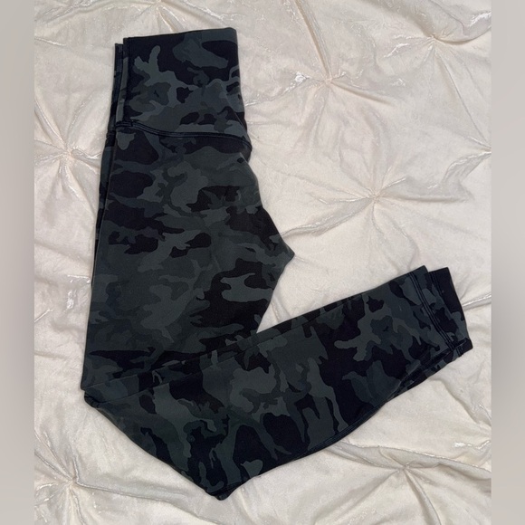 Lululemon camo green 25” high rise leggings size 4 - Picture 1 of 8